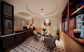 Au Lac Boutique Hotel